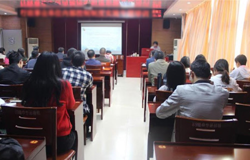 某大学开展行政事